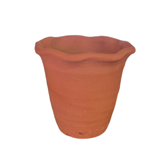 Terracotta flower pot (ruffled edge)